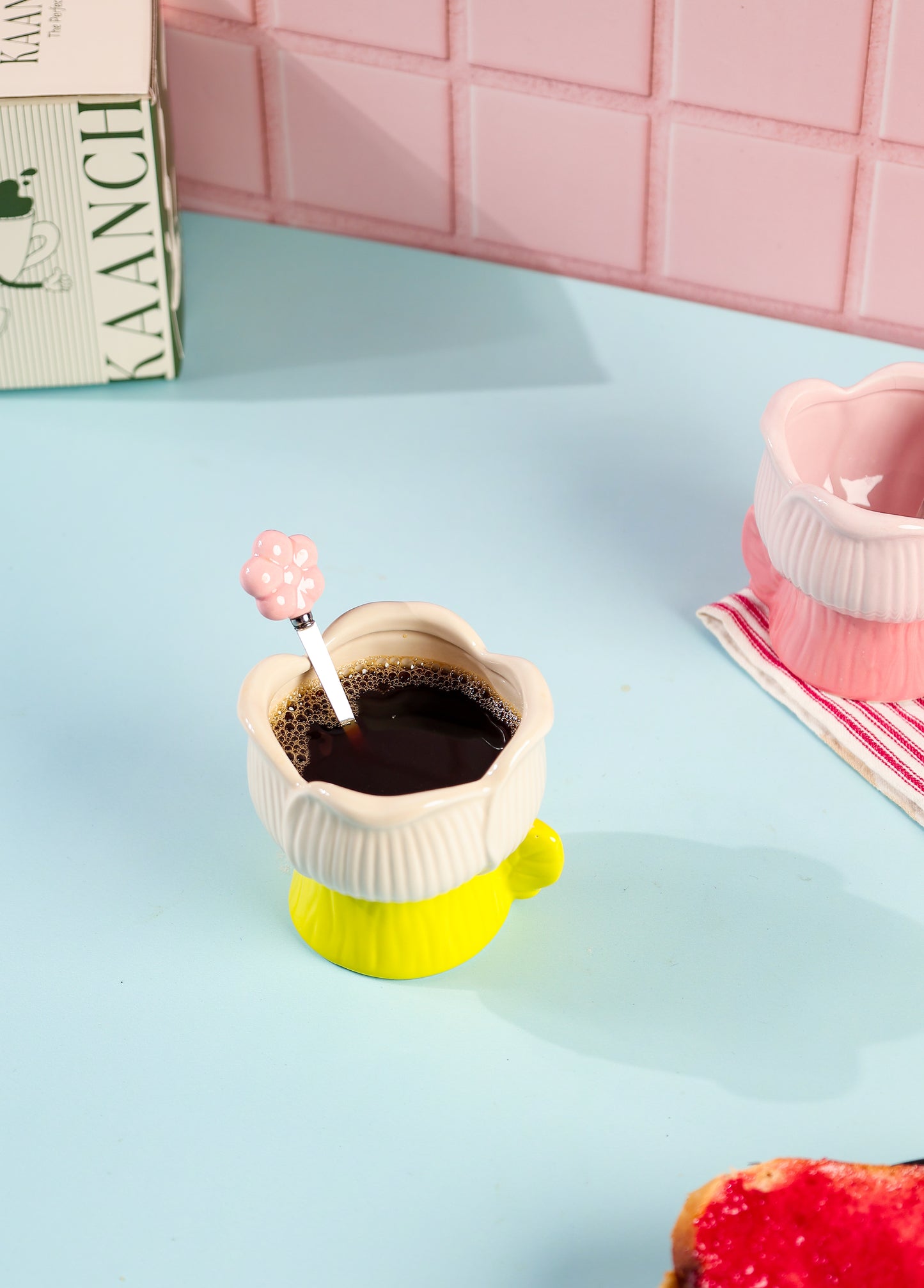 YELLOW PETAL CUP WITH SPOON 330 ML