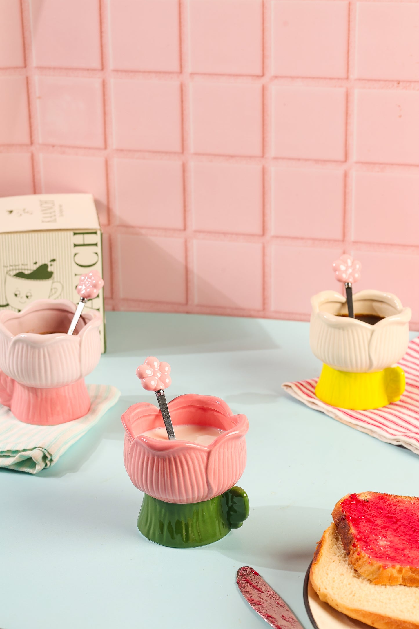 GREEN PETAL CUP WITH SPOON 330 ML
