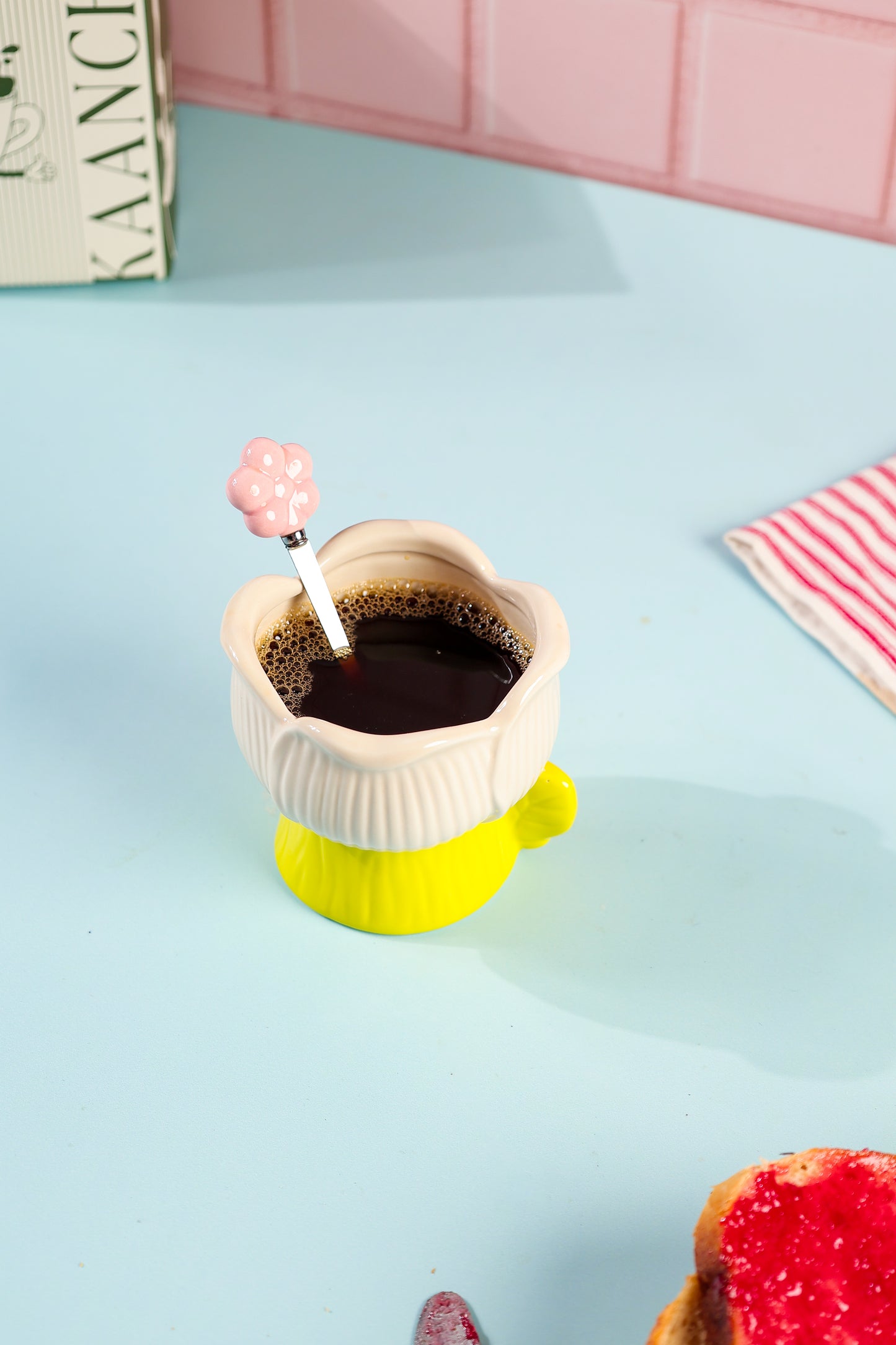 YELLOW PETAL CUP WITH SPOON 330 ML