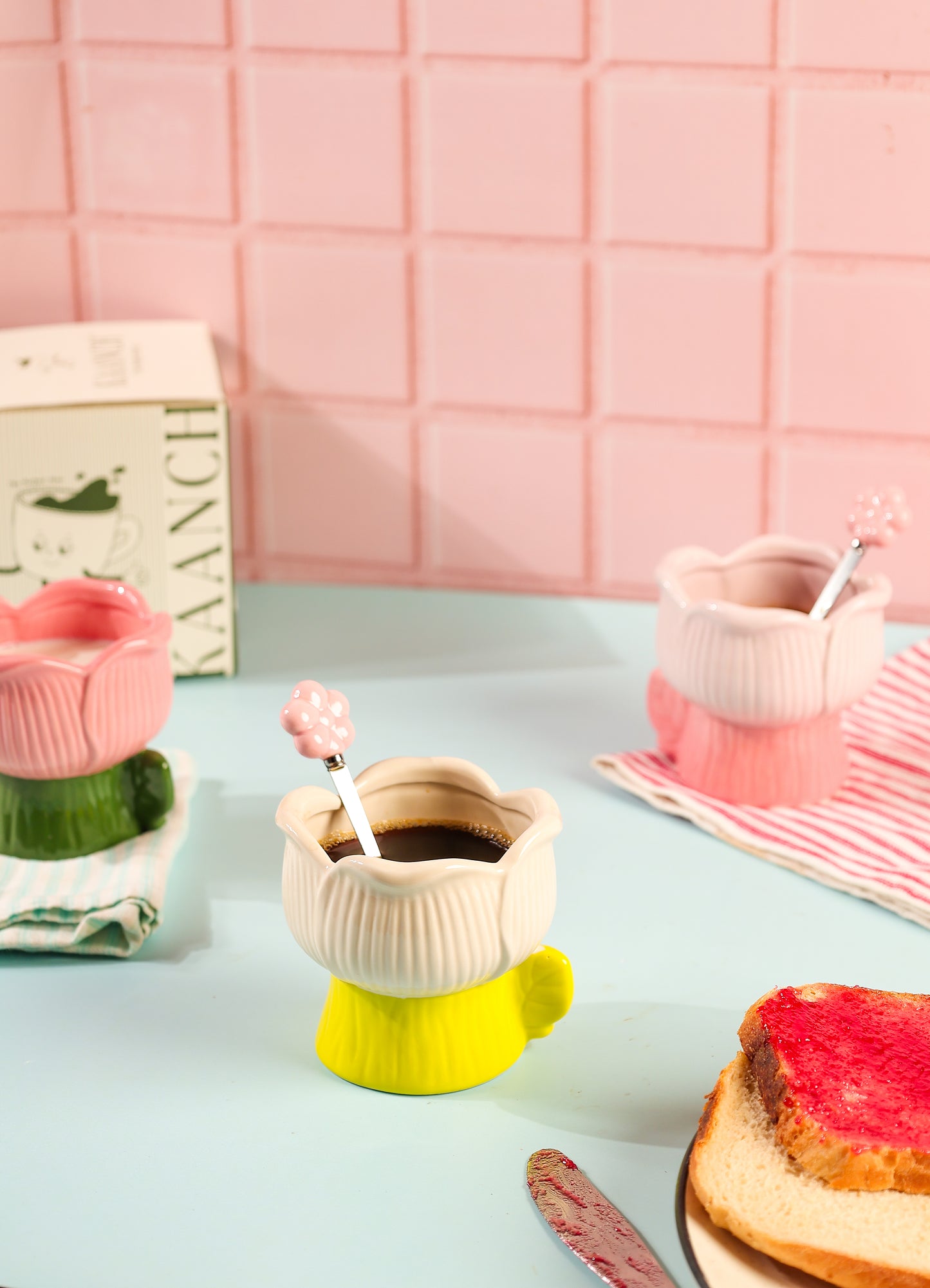 YELLOW PETAL CUP WITH SPOON 330 ML