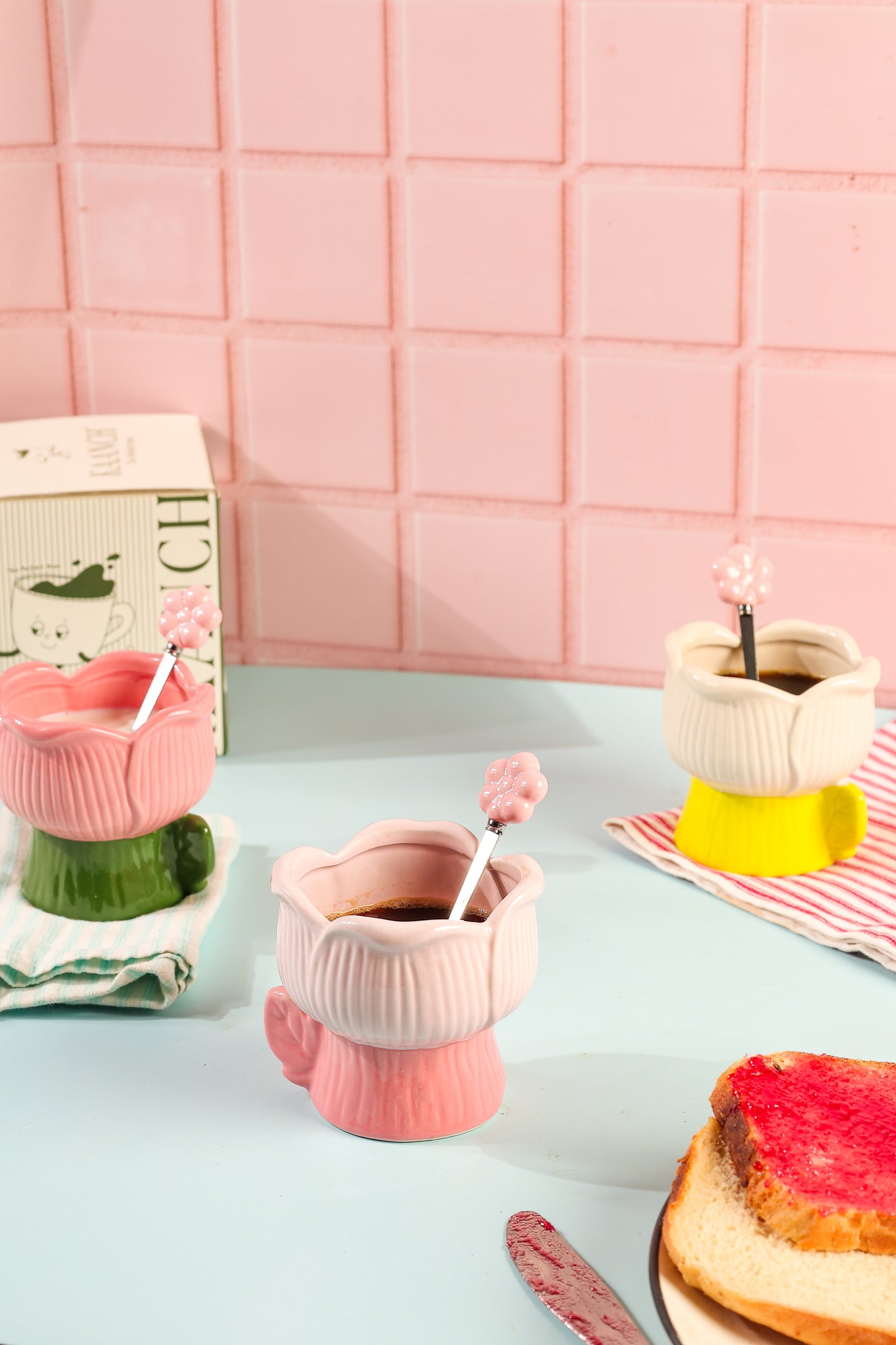 PINK PETAL CUP  WITH SPOON 330 ML